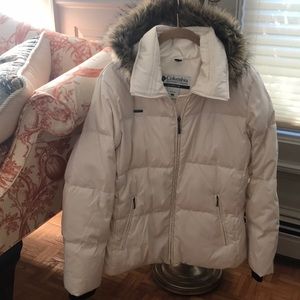 Columbia Jacket faux fur trim on hood.